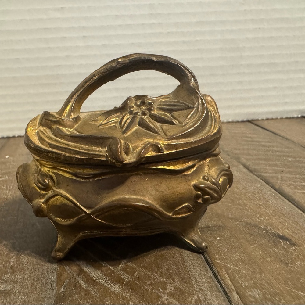 Antique Art Nouveau Jewelry Trinket
Box Gold Metal Footed Rogers
Flower